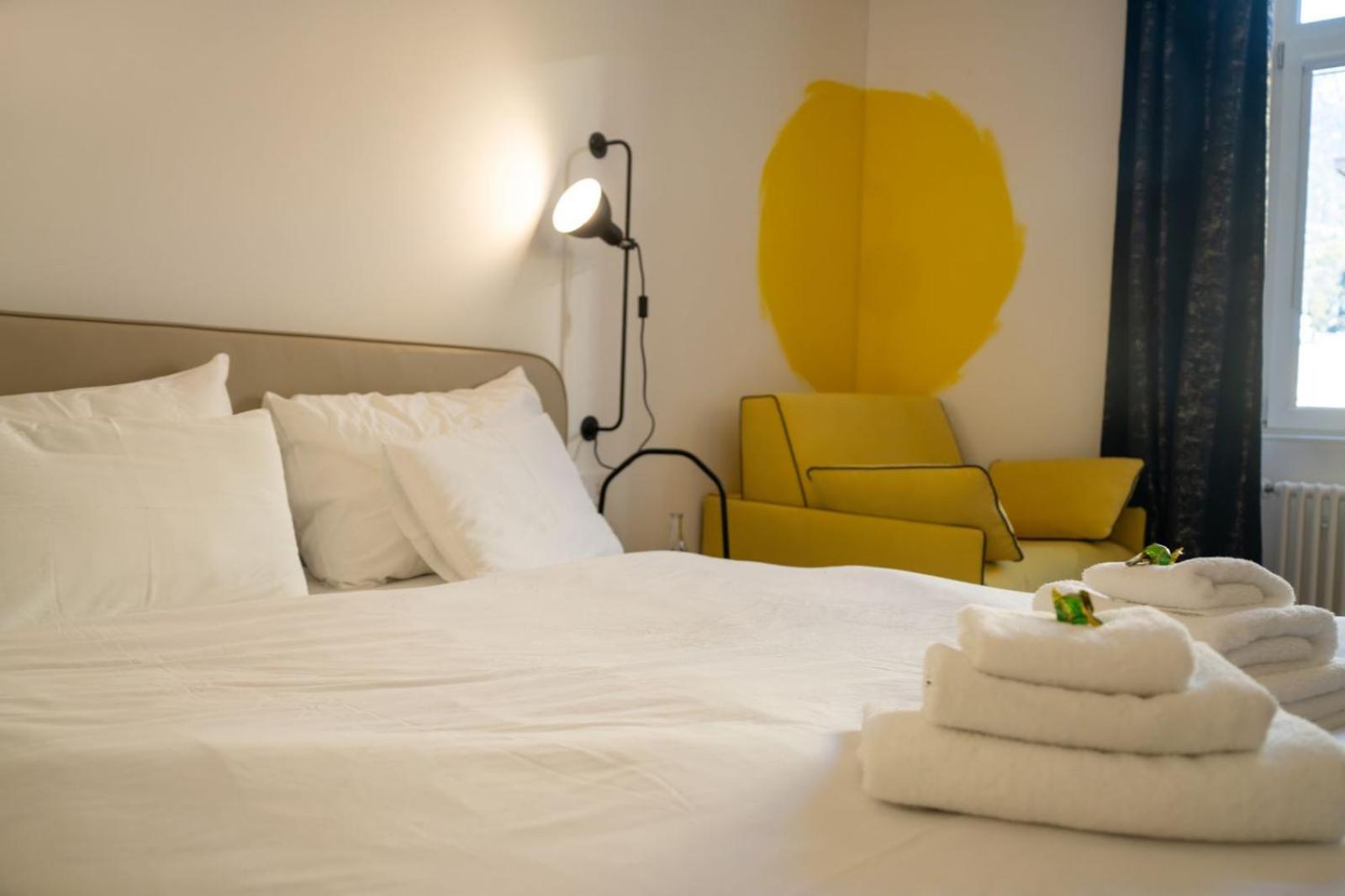 Guesthouse Diwine Merano Exterior foto A bedroom at the hotel